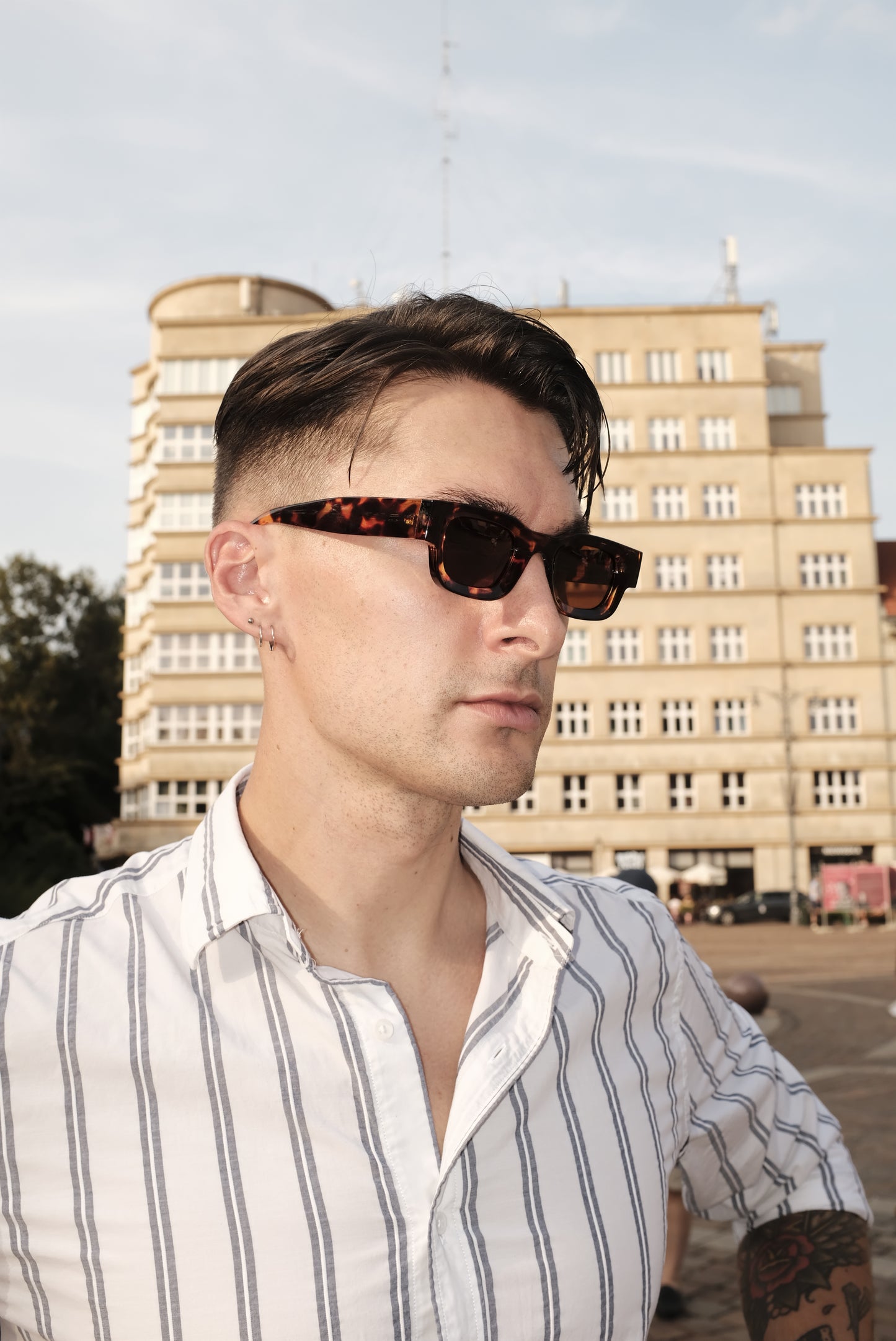modne okulary przeciwsłoneczne 2024
